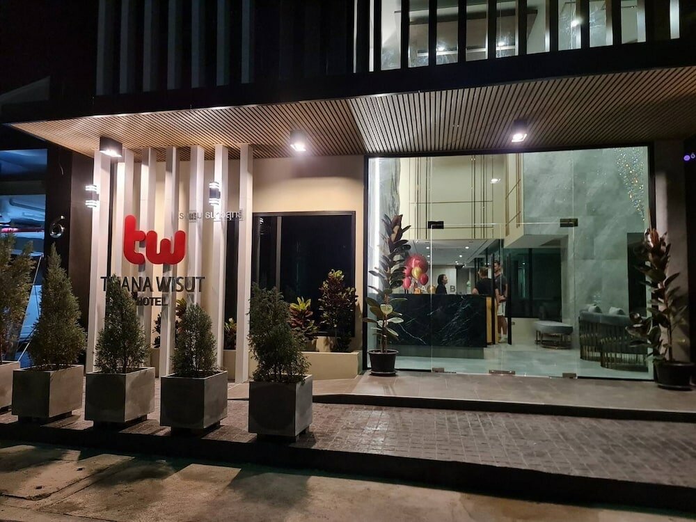 Фото Thana Wisut Hotel