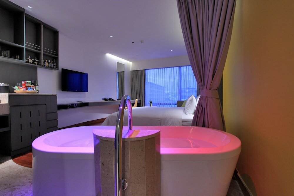 Фото Lit Bangkok Hotel