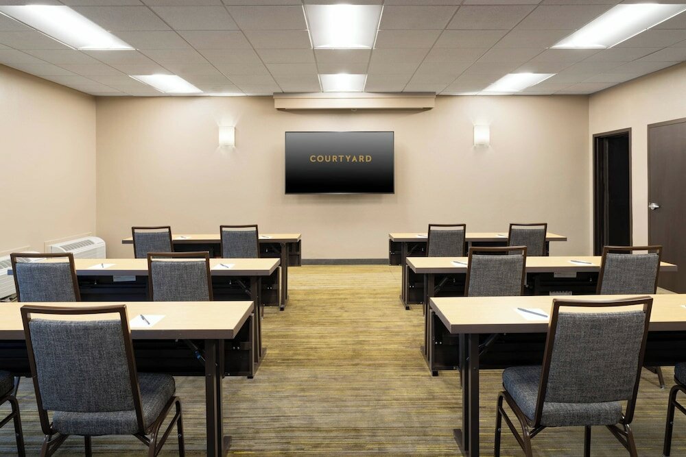 Фото Courtyard by Marriott Tampa Westshore/Airport