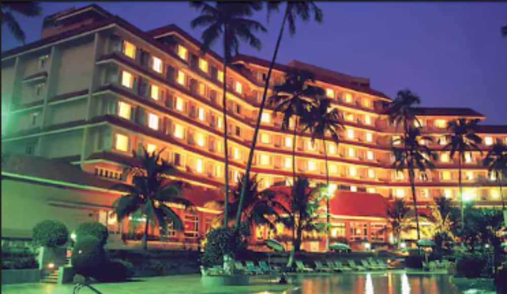 Фото The Retreat Hotel & Convention Centre