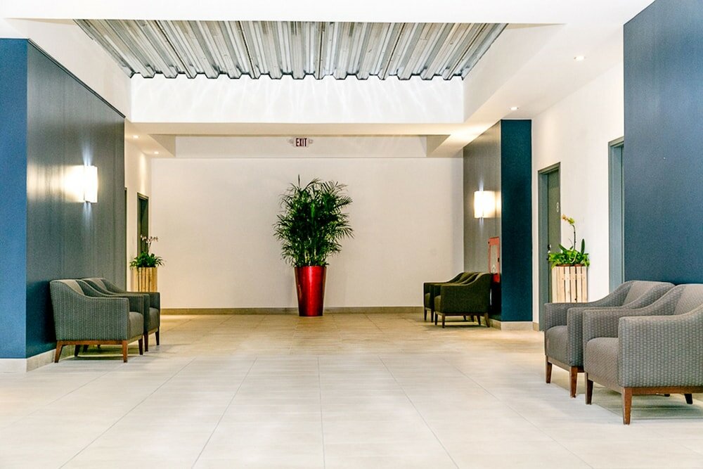 Фото Commodore Suites