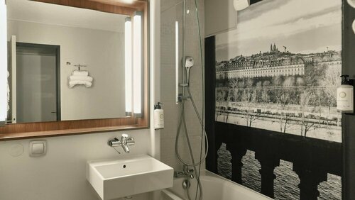 Гостиница Hotel Campanile Villejuif в Л'Э-ле-Розе