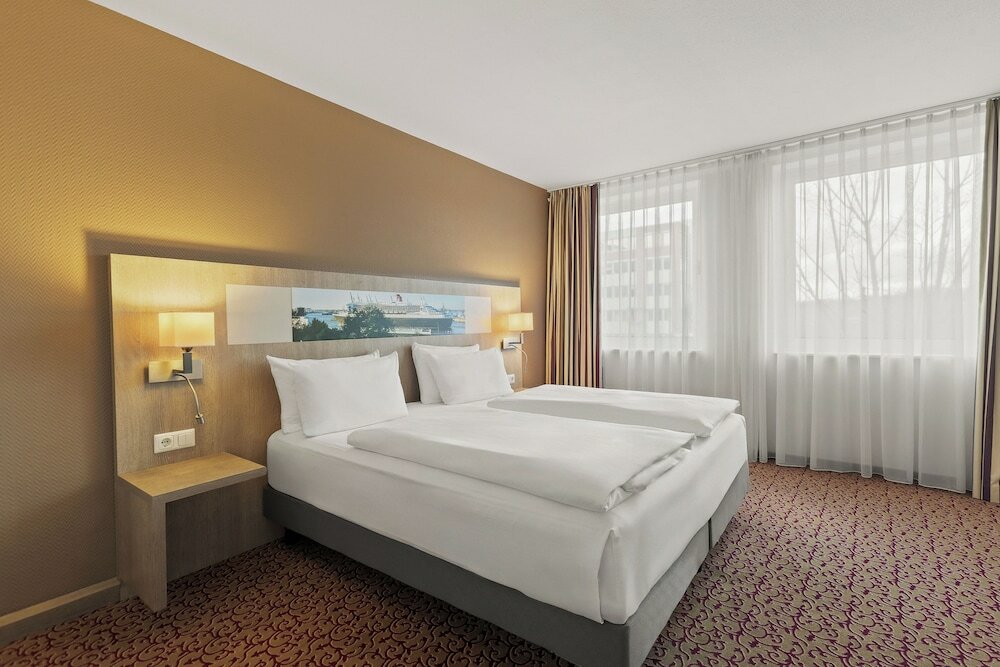 Фото Mercure Hotel Hamburg am Volkspark