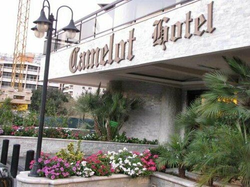 Гостиница Camelot Hotel в Джунии