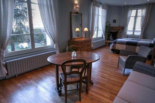 Гостиница Chambre d'hôte La Bacotterie в Фонтенбле