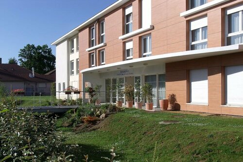 Гостиница Residhotel les Hauts d'Andilly в Сарселе