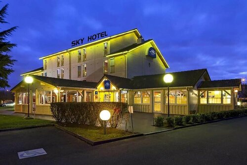 Гостиница Sky Hotel Goussainville в Сарселе