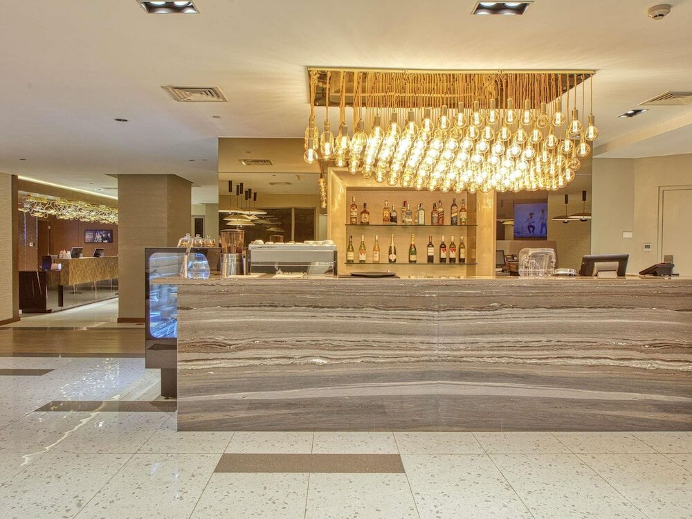 Фото Novotel Suites Manila at Acqua