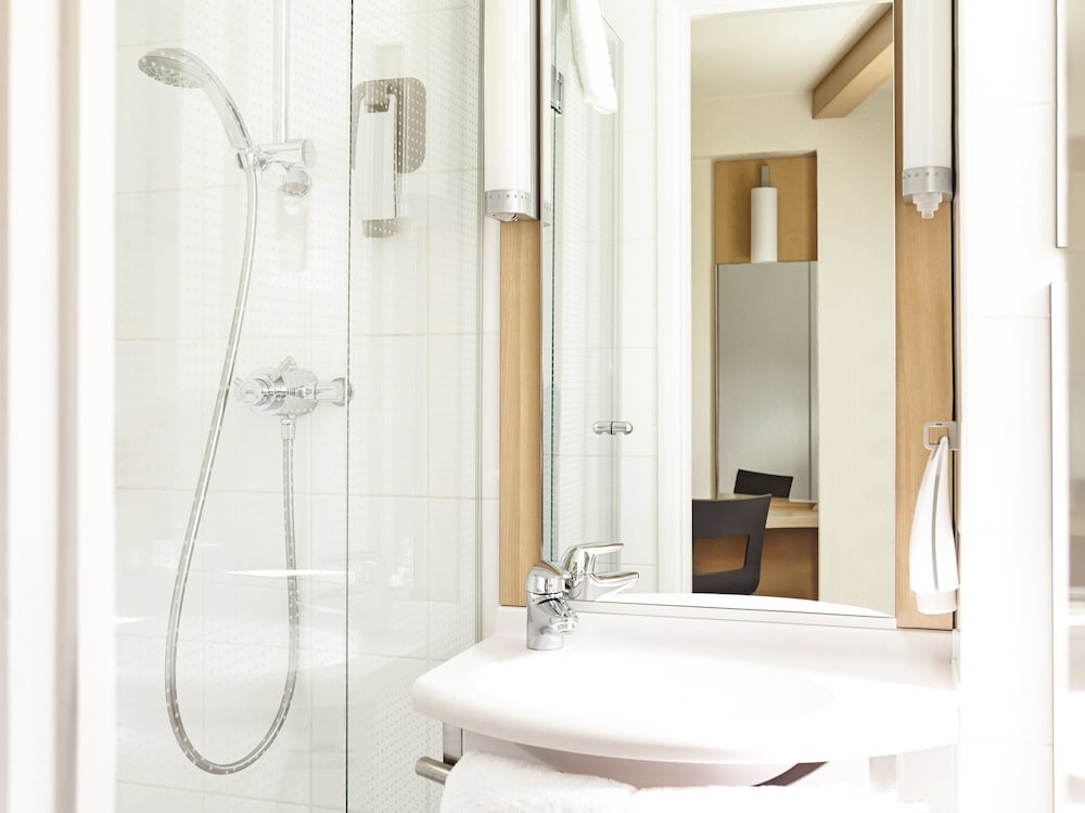 Фото Ibis Birmingham New Street Station Hotel