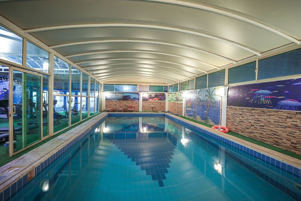 Фото Meral Crown Hotel