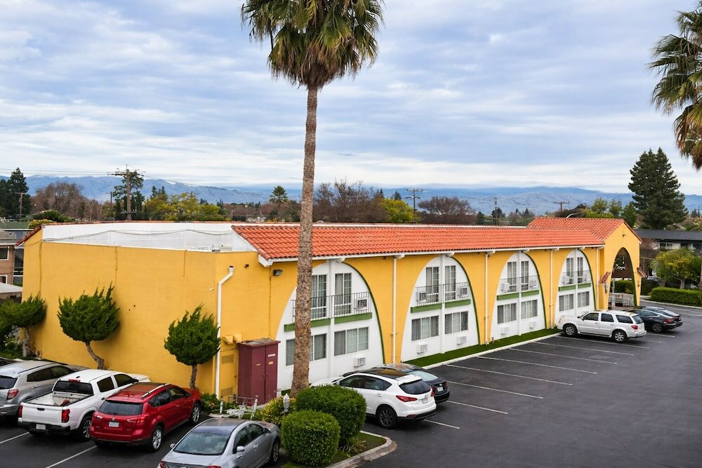 Фото Granada Inn