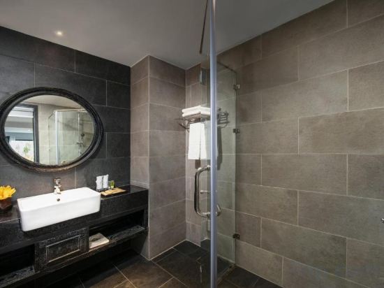 Фото Shining Riverside Hoi An Boutique and SPA