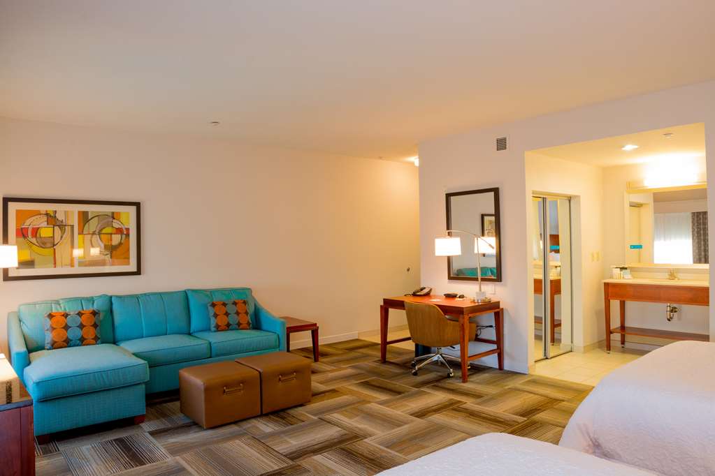 Фото Hampton Inn & Suites Riverside/Corona East