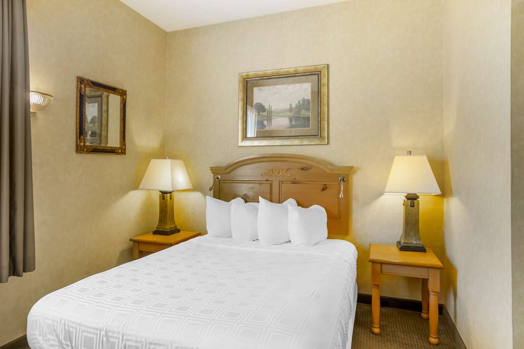 Фото Best Western Plus Revere Inn & Suites