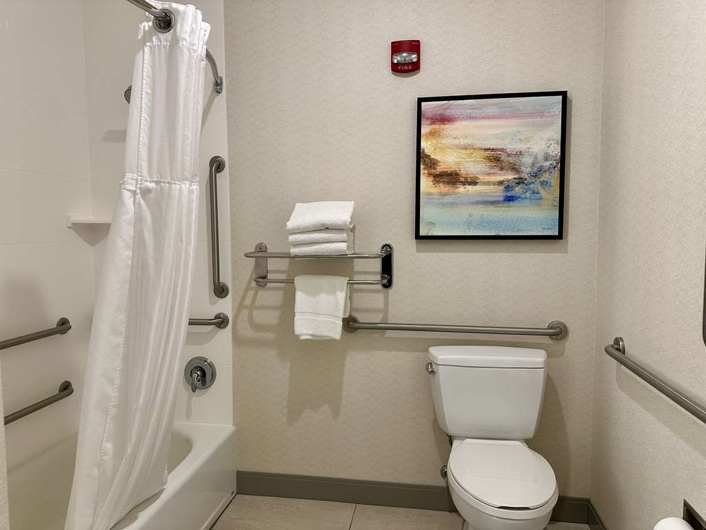 Фото Hilton Garden Inn Oconomowoc