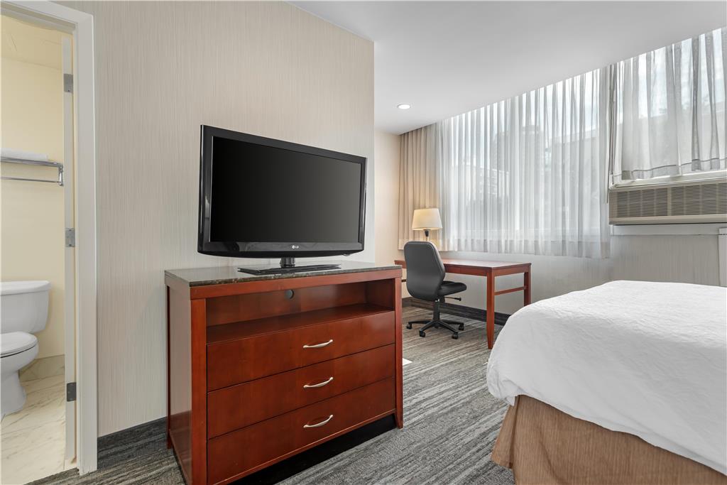 Фото Best Western Plus Suites Downtown