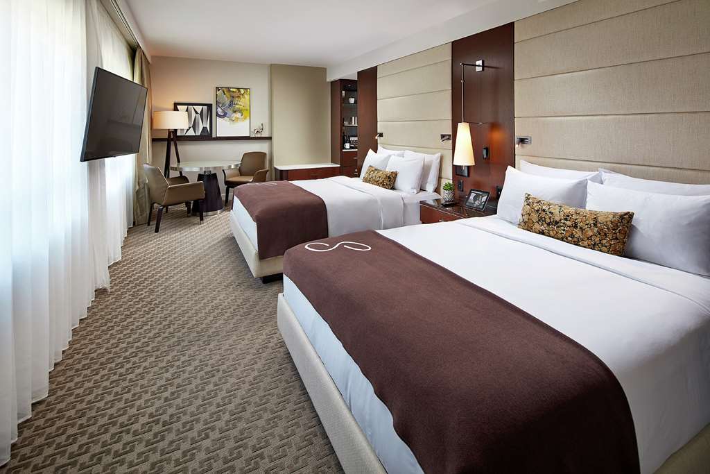 Фото The Statler Dallas Curio Collection by Hilton