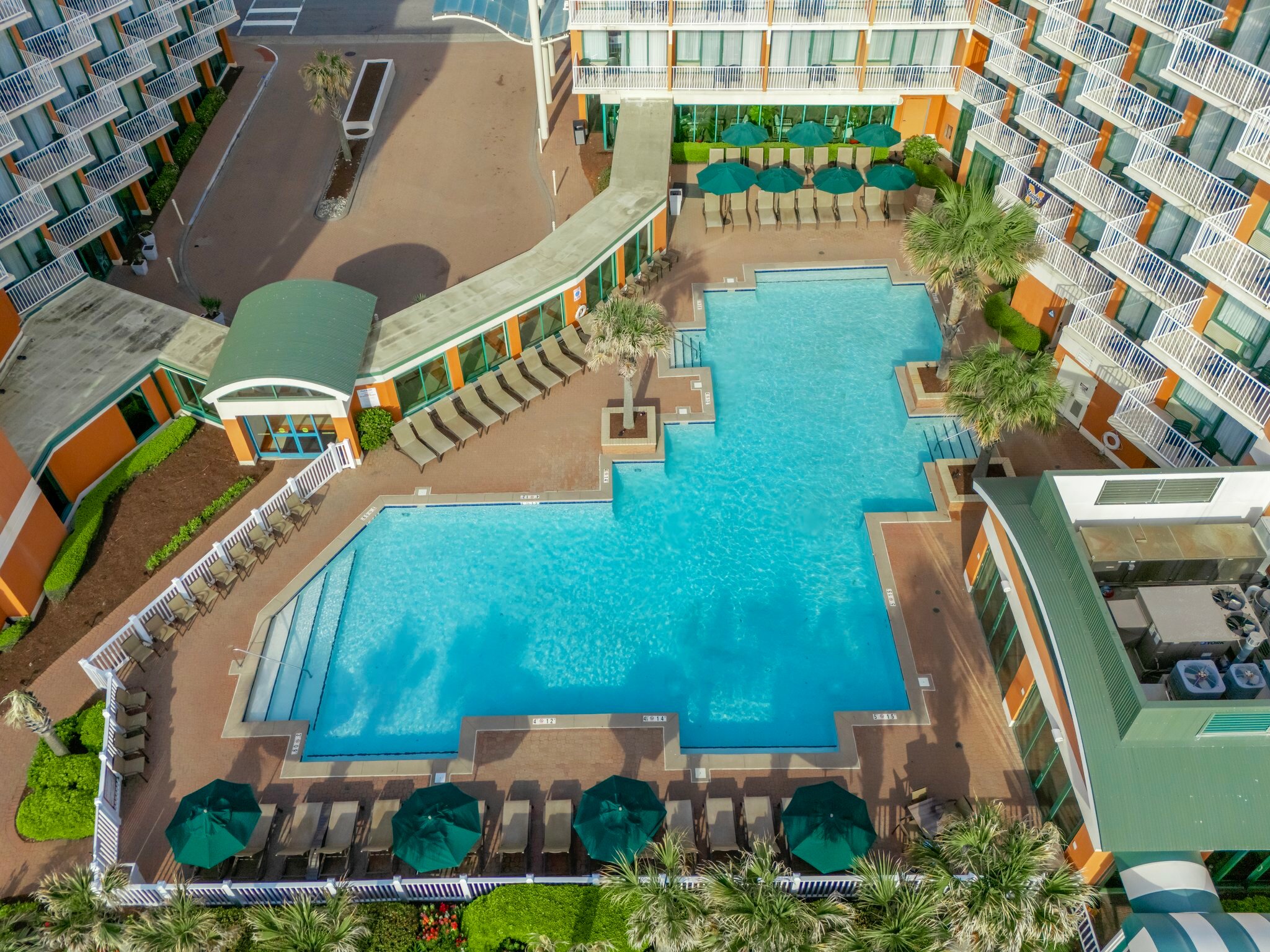Фото Holiday Inn & Suites Virginia Beach North Beach, an Ihg Hotel