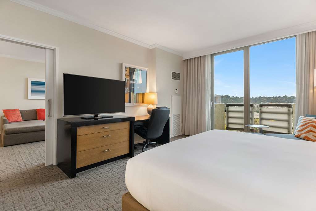Фото DoubleTree by Hilton Hotel San Diego - Mission Valley