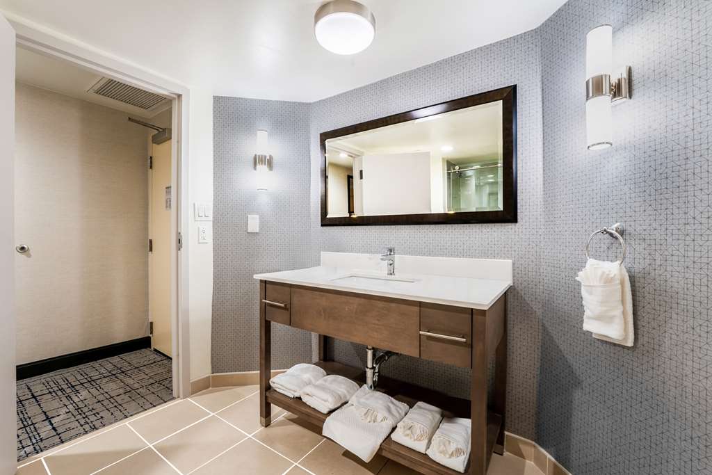 Фото DoubleTree by Hilton South Charlotte Tyvola