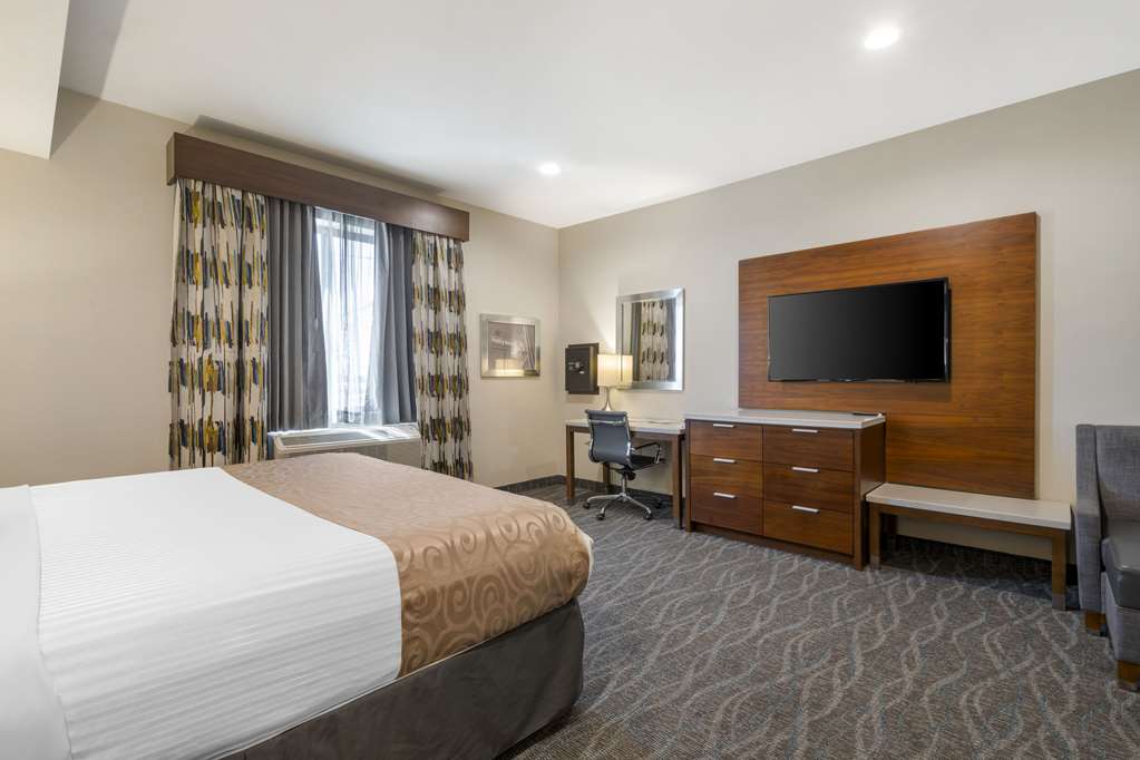 Фото Best Western Plus Gardena Inn & Suites
