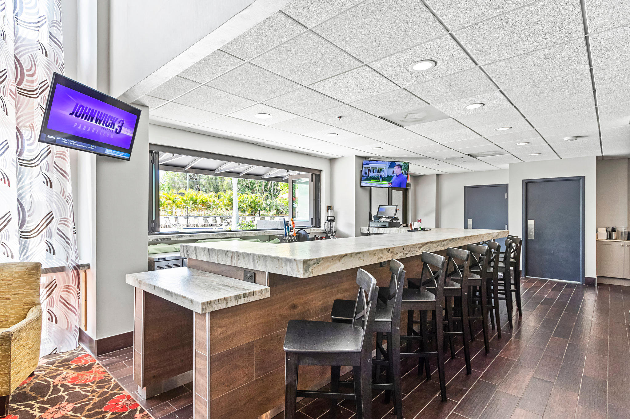 Фото Holiday Inn St. Petersburg West, an Ihg Hotel