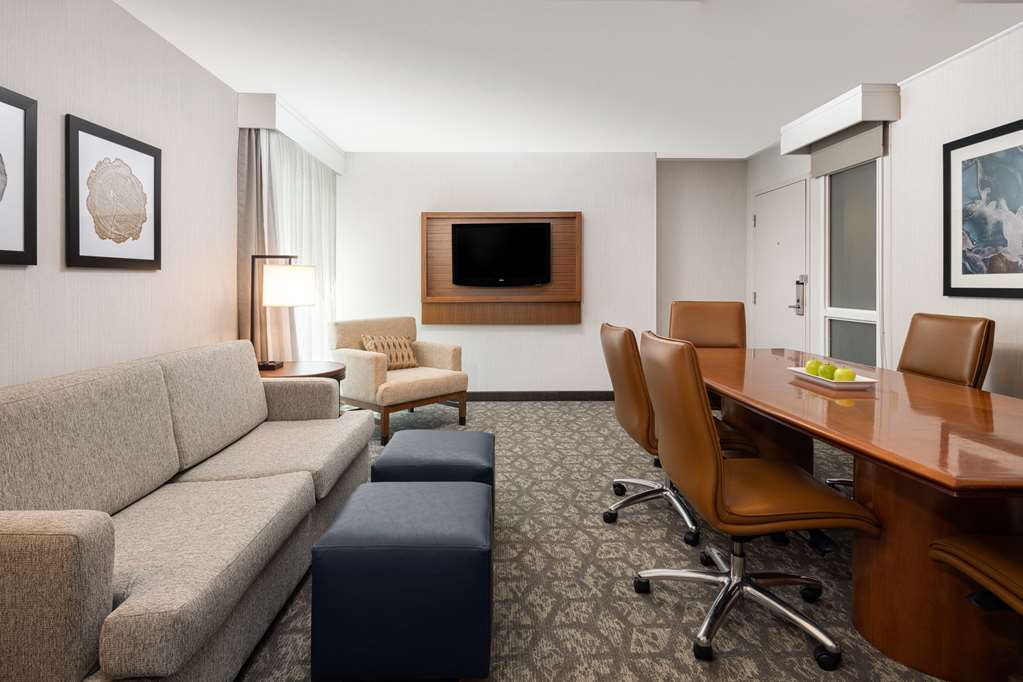 Фото Embassy Suites by Hilton Portland Airport