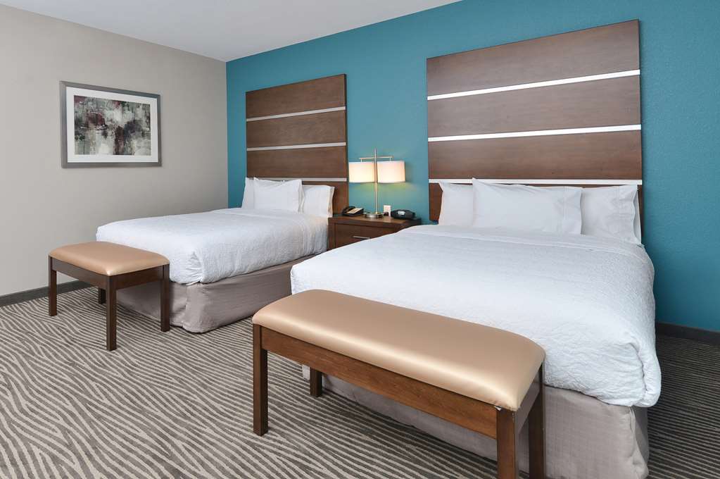 Фото Hampton Inn & Suites Des Moines Downtown