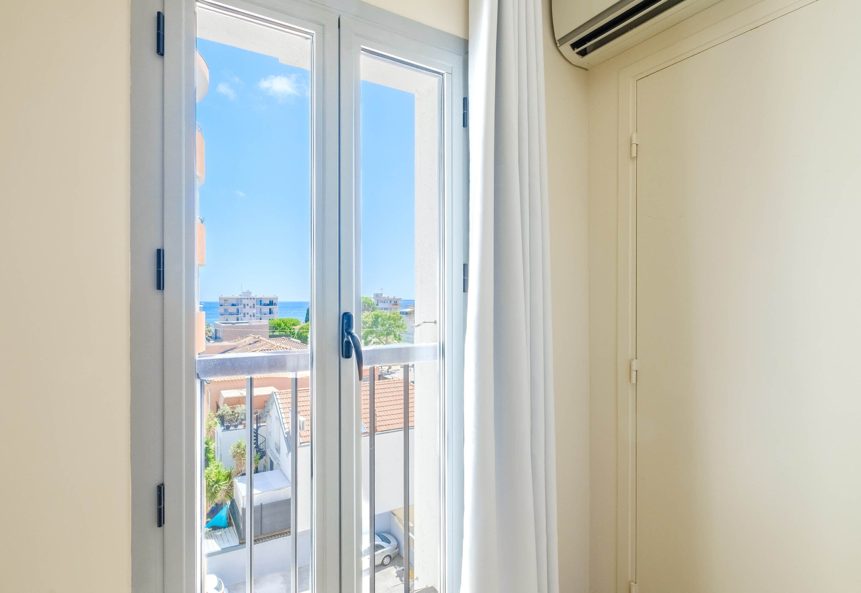 Фото B&b Hotel Antibes Juan-les-Pins