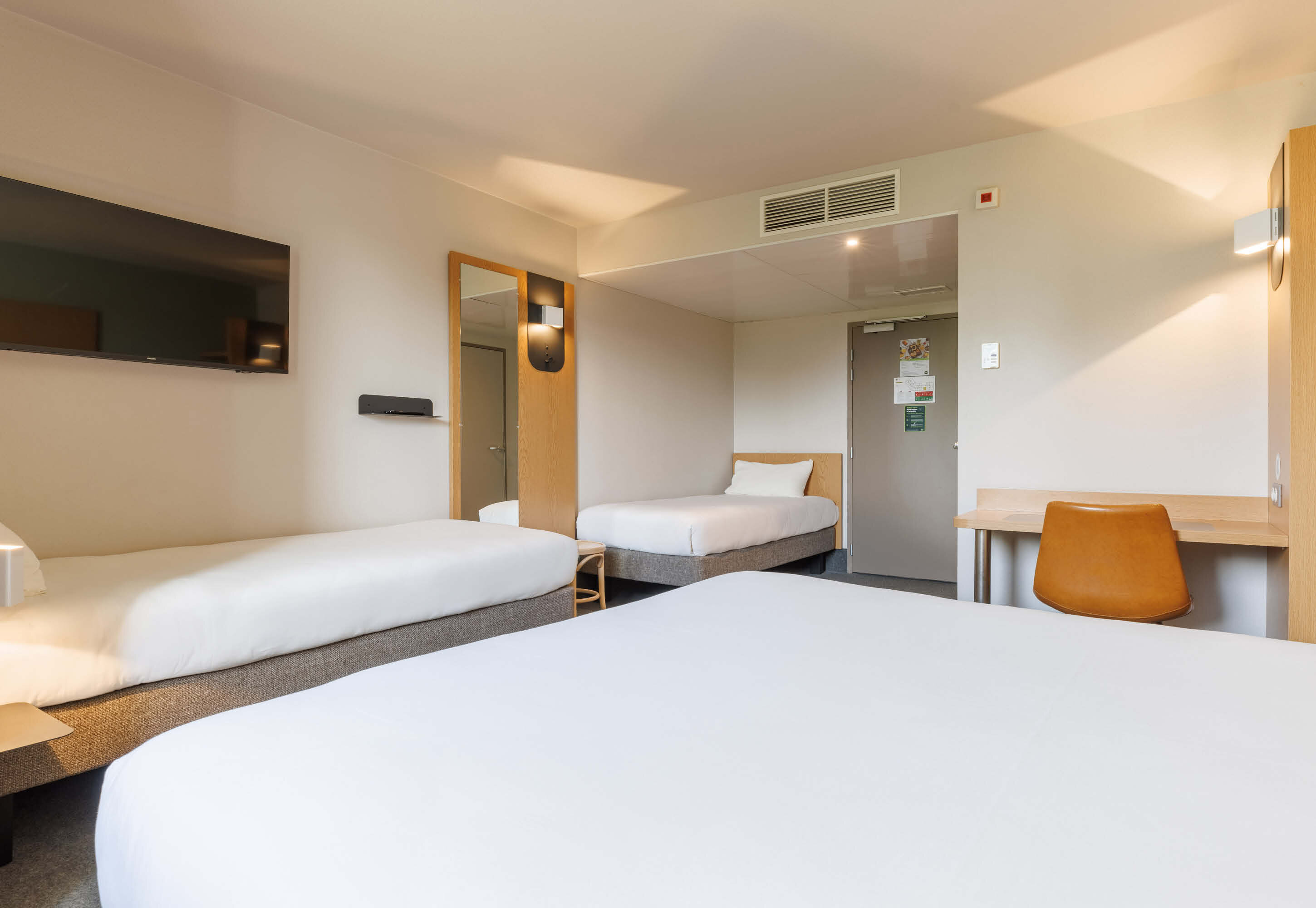 Фото B&b Hotel Clermont-Ferrand Nord Riom