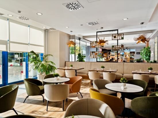 Фото Hilton Garden Inn Sevilla