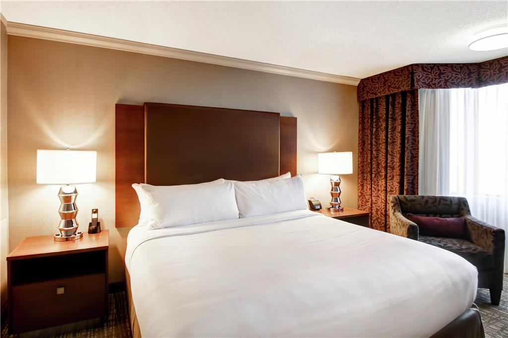 Фото DoubleTree by Hilton West Edmonton