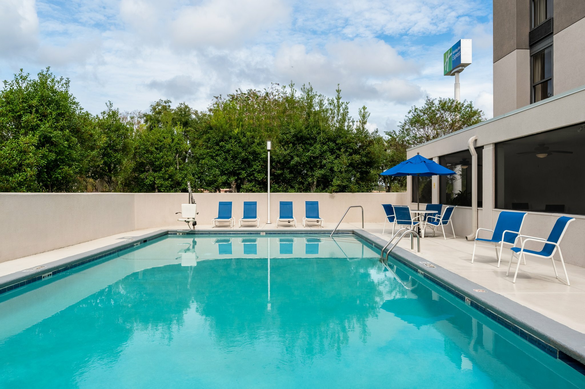 Фото Holiday Inn Express Tallahassee - I-10 E, an Ihg Hotel