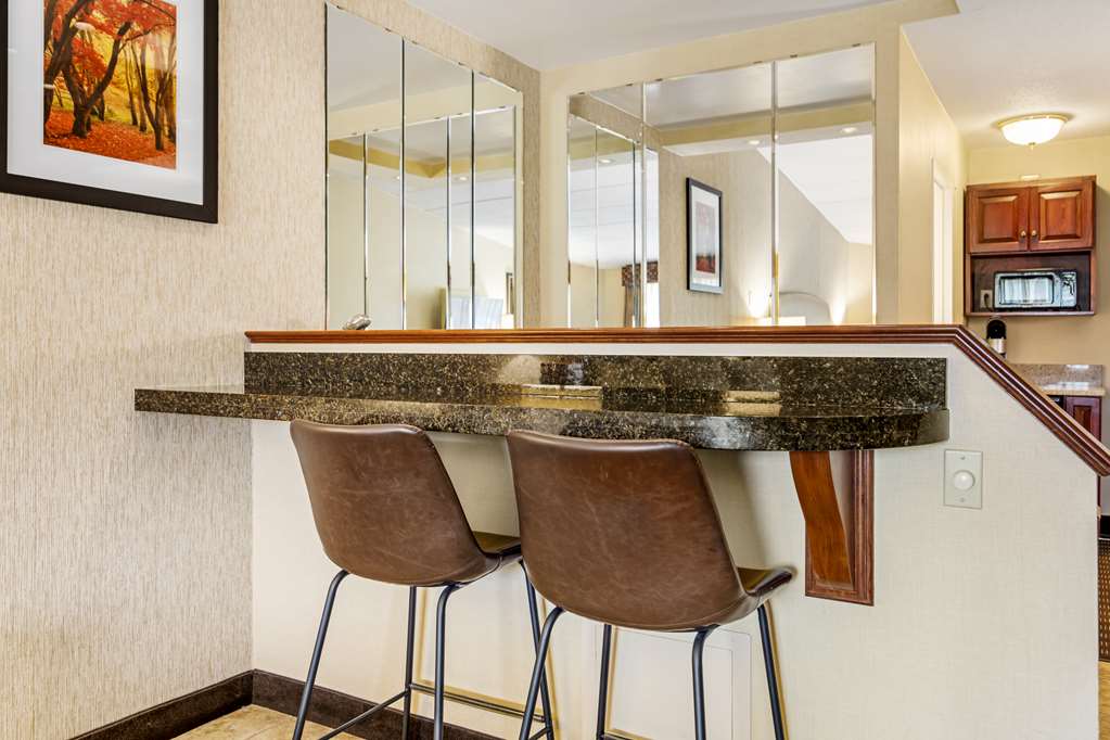 Фото Best Western Springfield Hotel