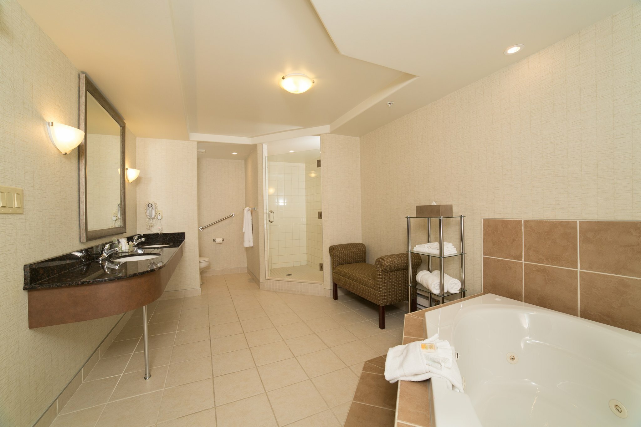 Фото Holiday Inn Hotel & Suites Lloydminster
