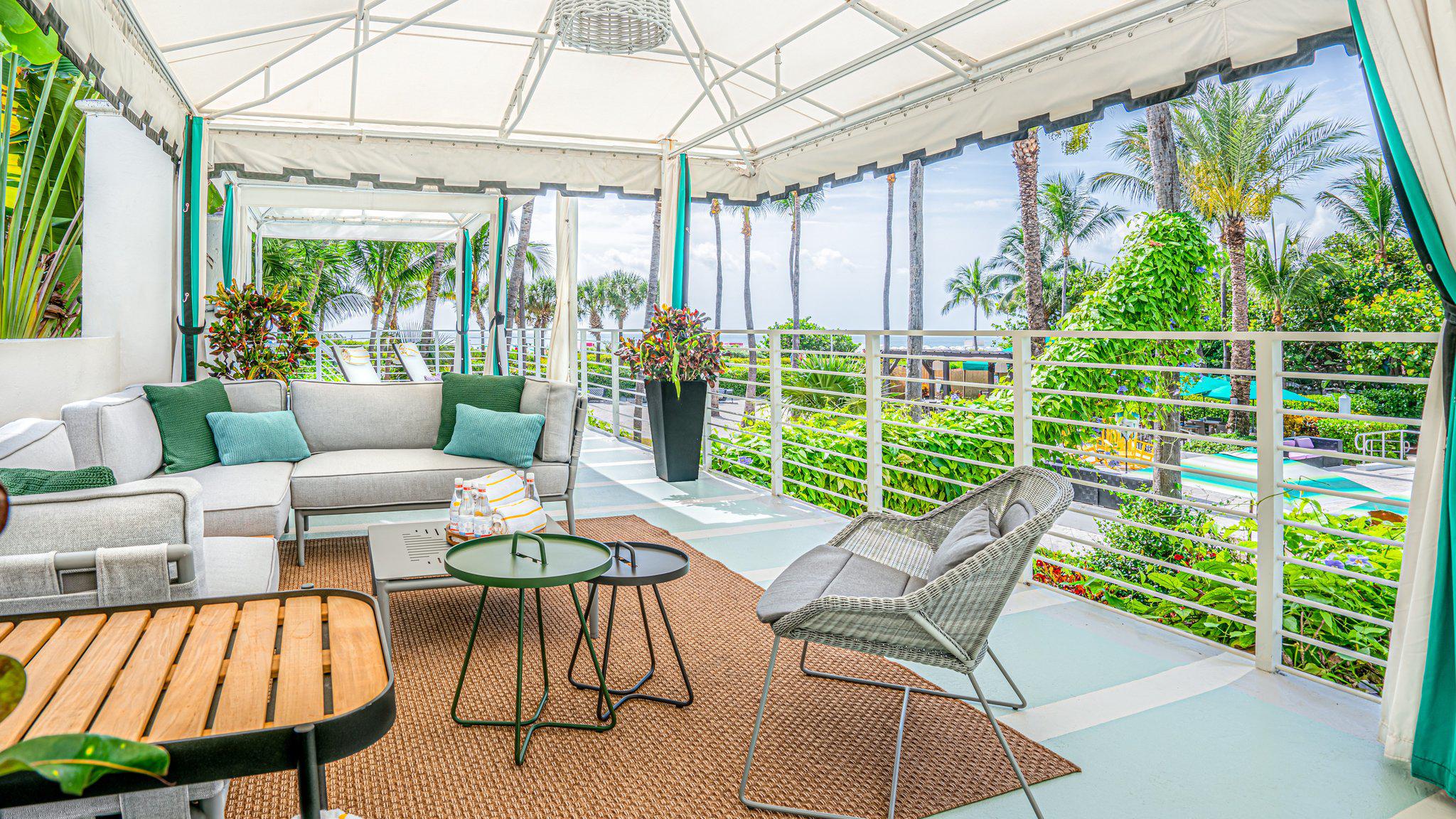 Фото Kimpton Surfcomber Hotel, an Ihg Hotel