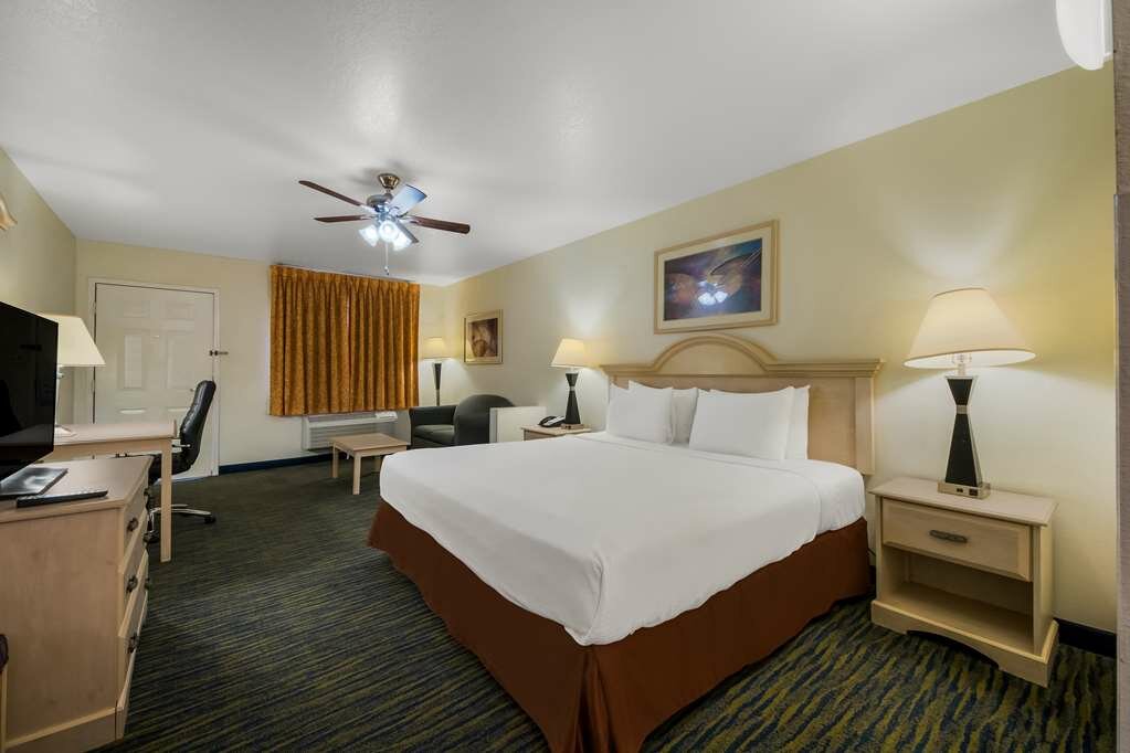 Фото SureStay Hotel by Best Western Falfurrias