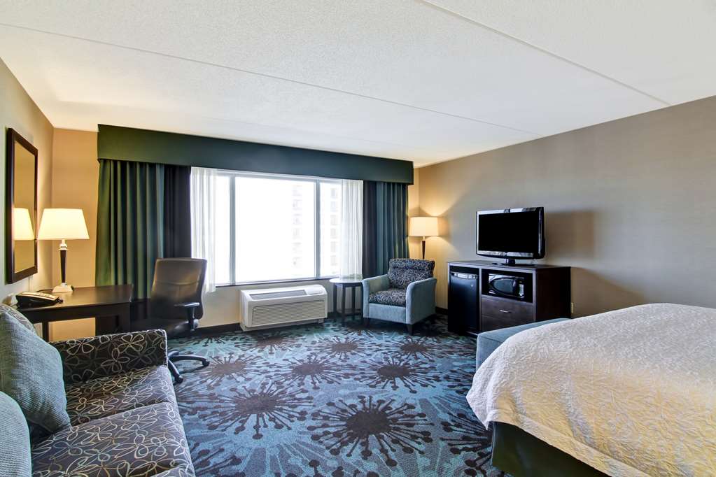 Фото Hampton Inn by Hilton Toronto Airport Corporate Centre