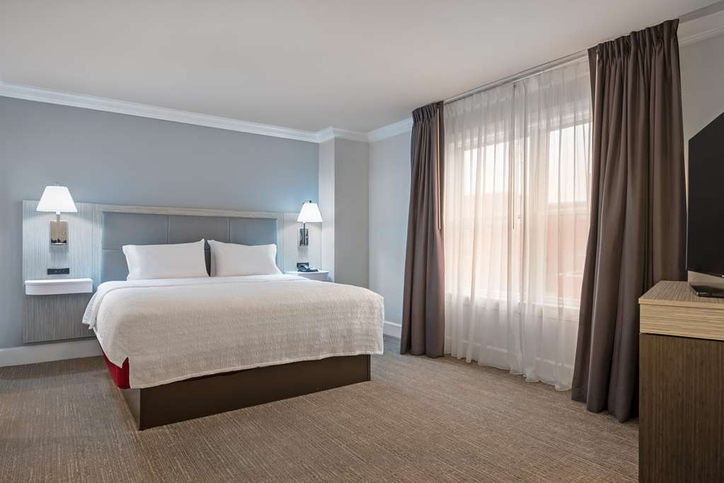 Фото Hampton Inn & Suites Stamford