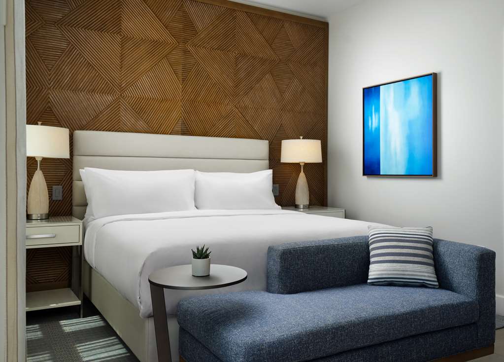 Фото Beach Village at The Del, Curio Collection by Hilton