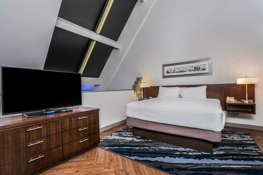 Фото Embassy Suites Indianapolis Downtown