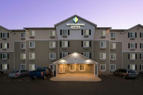 Фото WoodSpring Suites Topeka