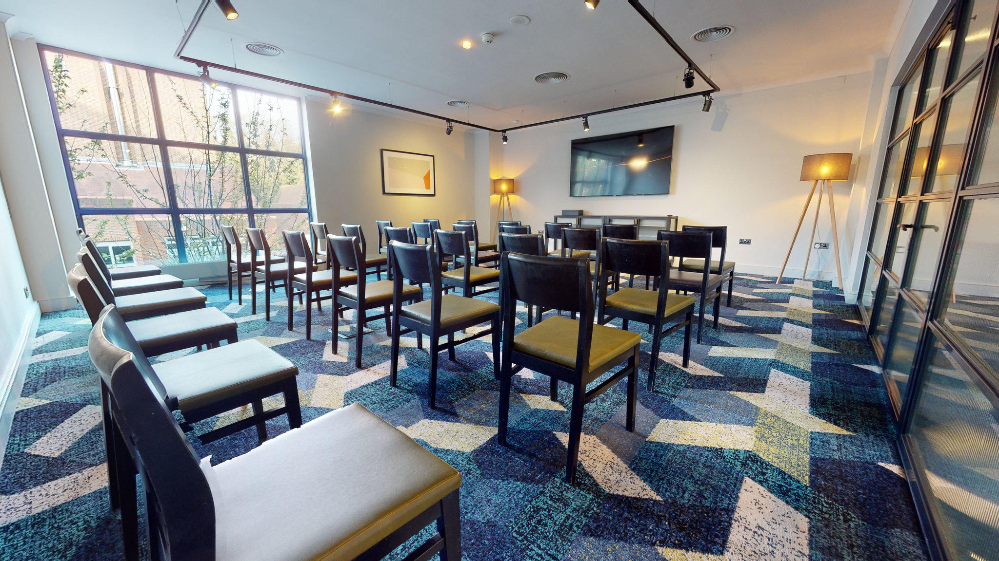 Фото Holiday Inn London - Sutton, an Ihg Hotel