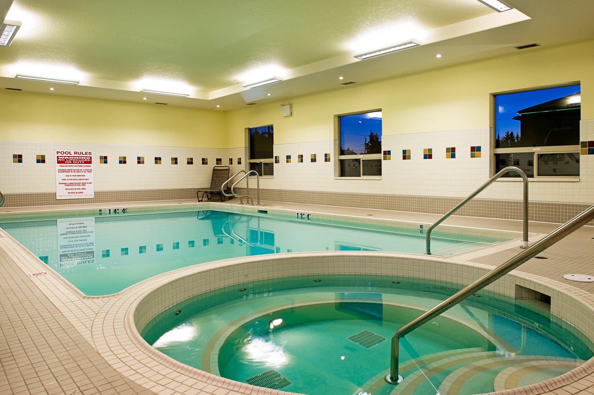 Фото Holiday Inn Hotel & Suites Lloydminster