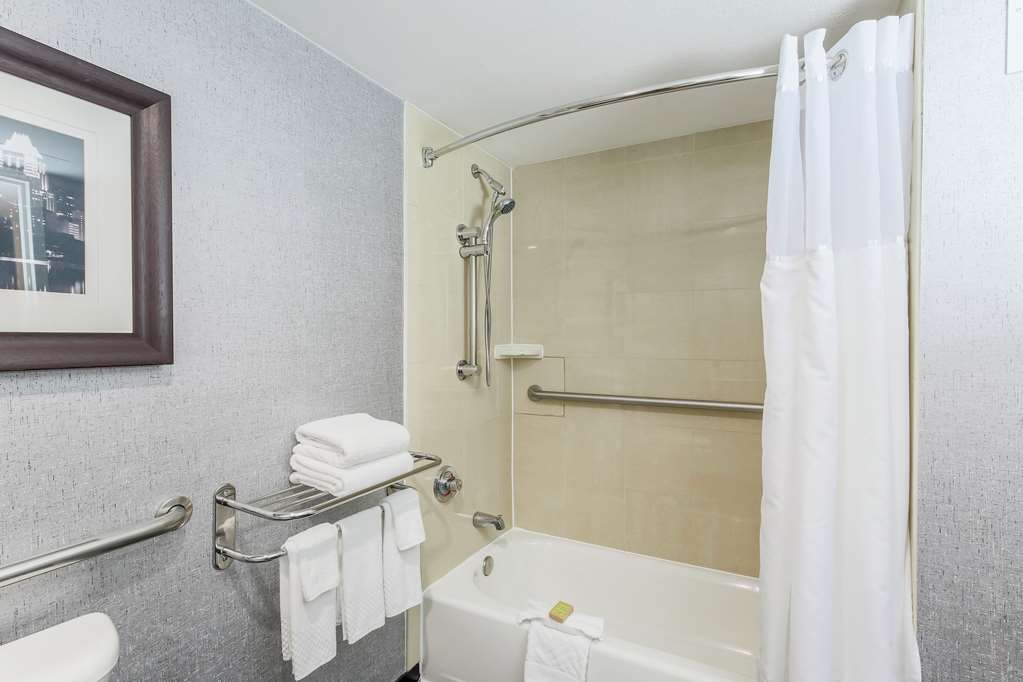 Фото DoubleTree by Hilton Austin - University Area