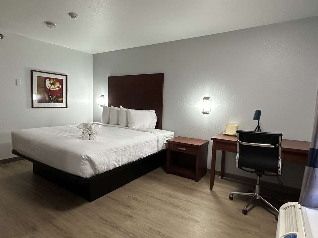 Фото SureStay Plus by Best Western Brooks