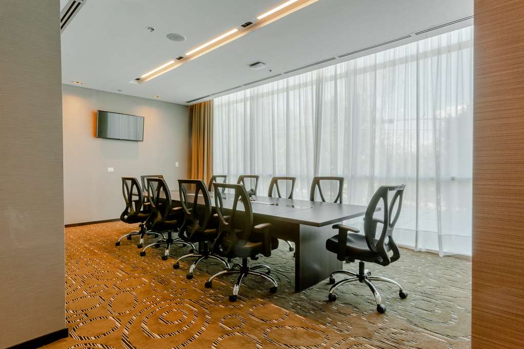 Фото Hilton Garden Inn Neuquen
