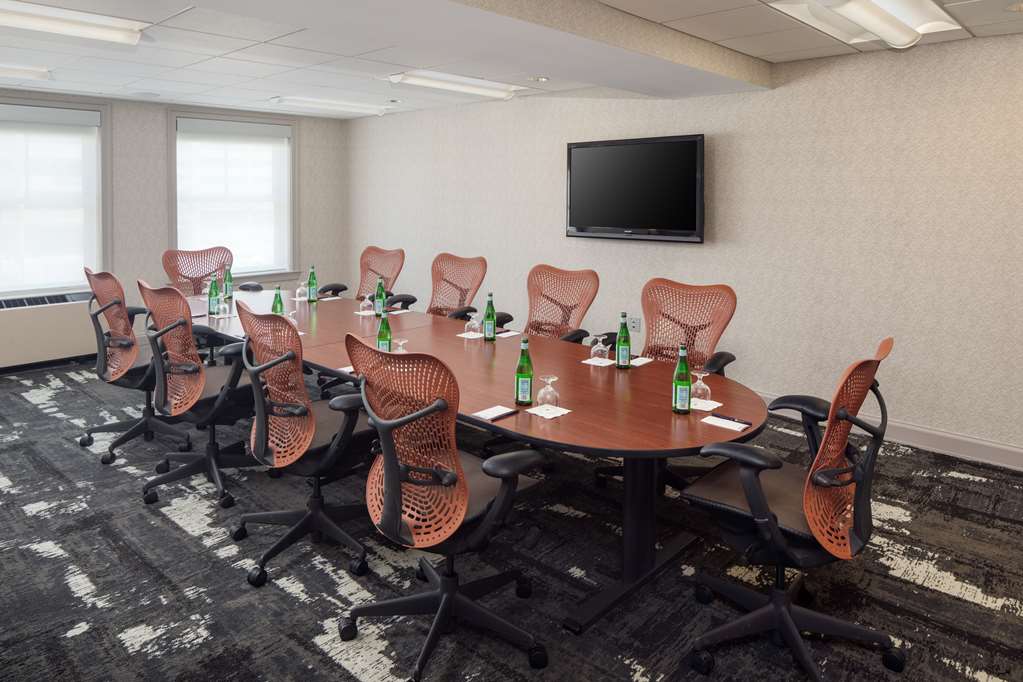 Фото Doubletree Suites by Hilton Detroit Downtown - Fort Shelby