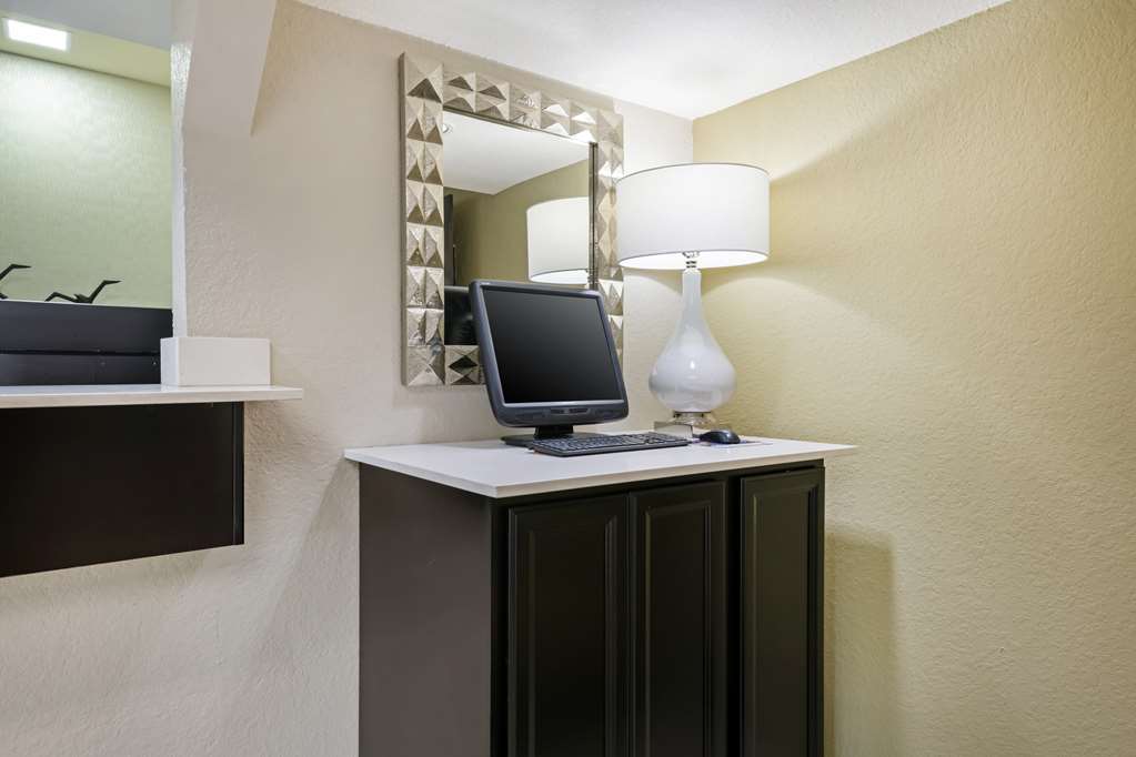Фото Best Western Edgewater Inn