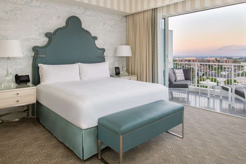 Фото The Beverly Hilton